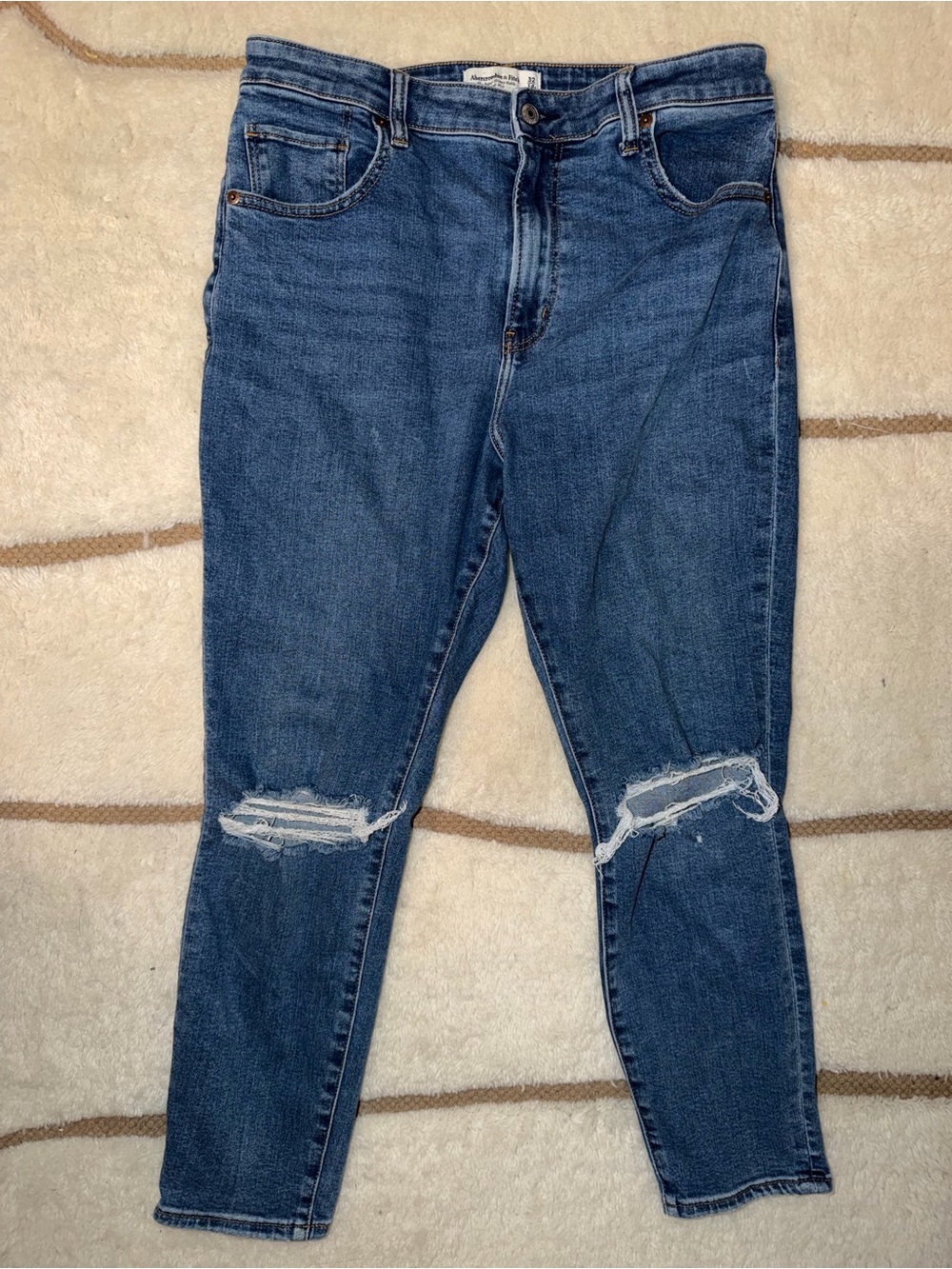 Abercrombie & Fitch Women’s 14/32 Distressed Skinny Jeans Medium Wash